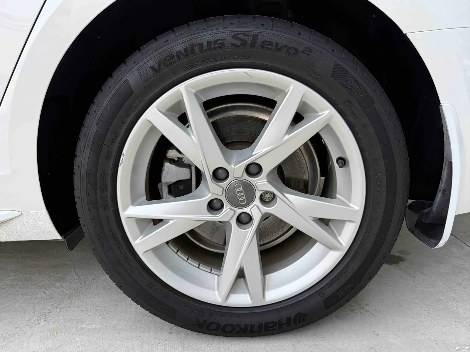 Audi A4L, 2019 24