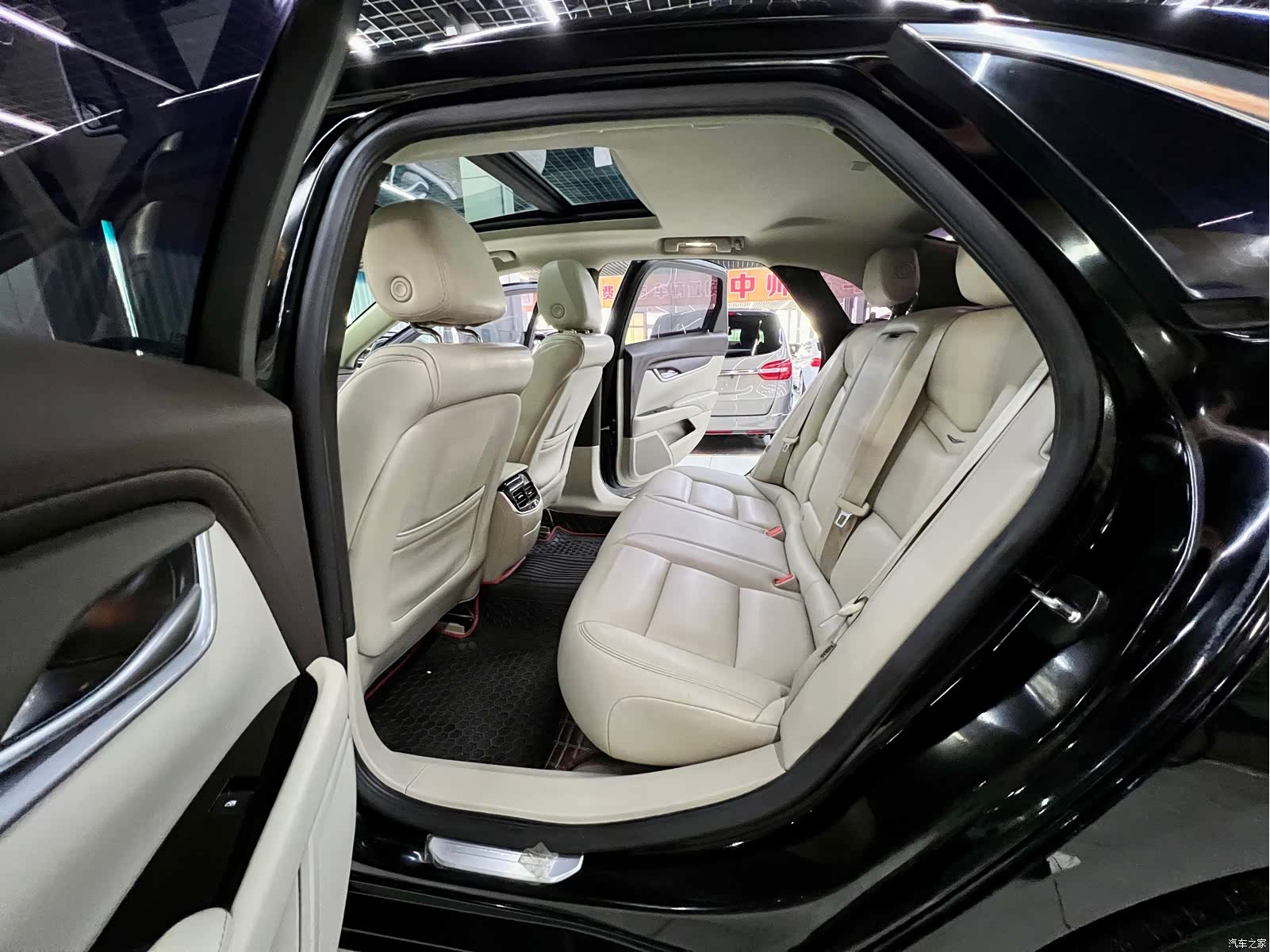 Cadillac XTS, 2017 13