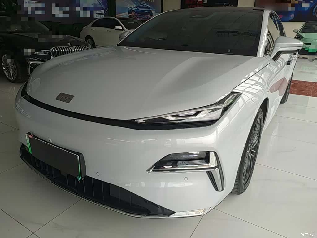 Geely 8, 2025 1