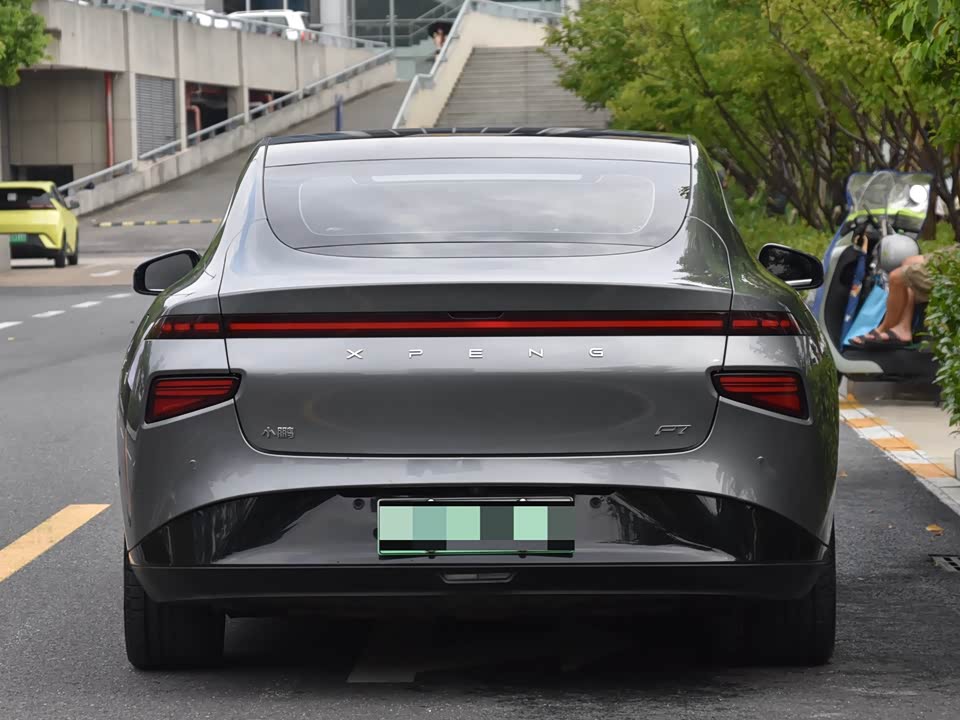 XPENG P7