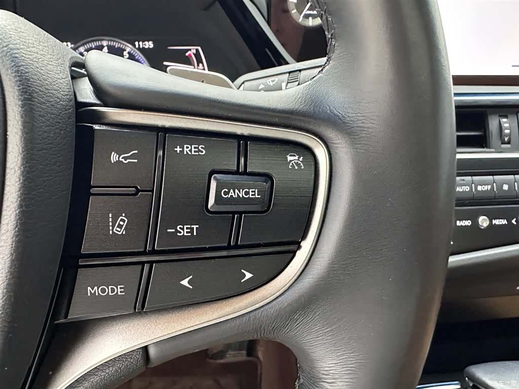 Lexus ES, 2023 17
