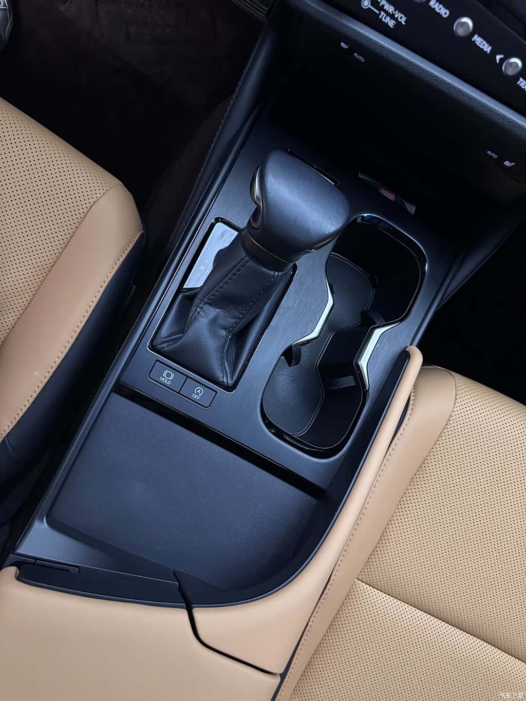 Lexus ES, 2023 14