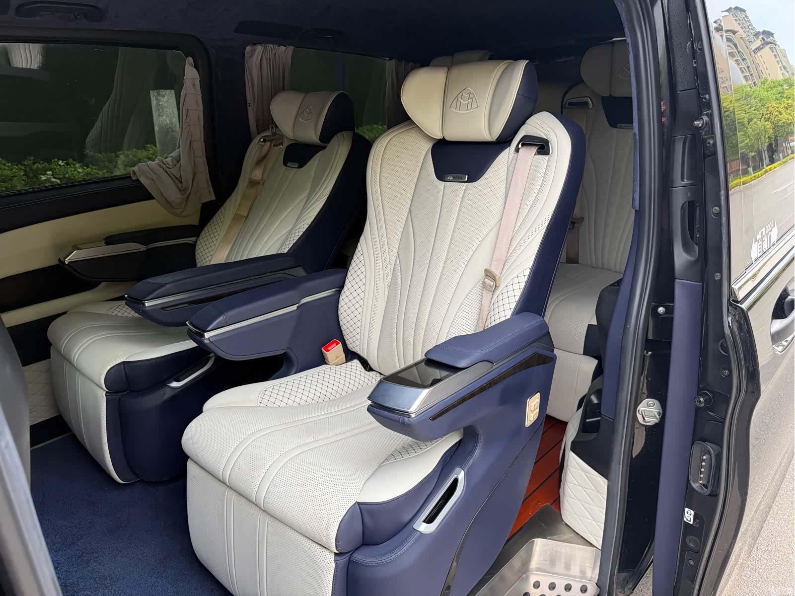 Mercedes-Benz 7, 2021 18