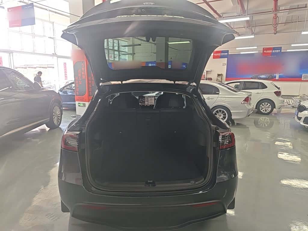 Tesla Model Y, 2024 19