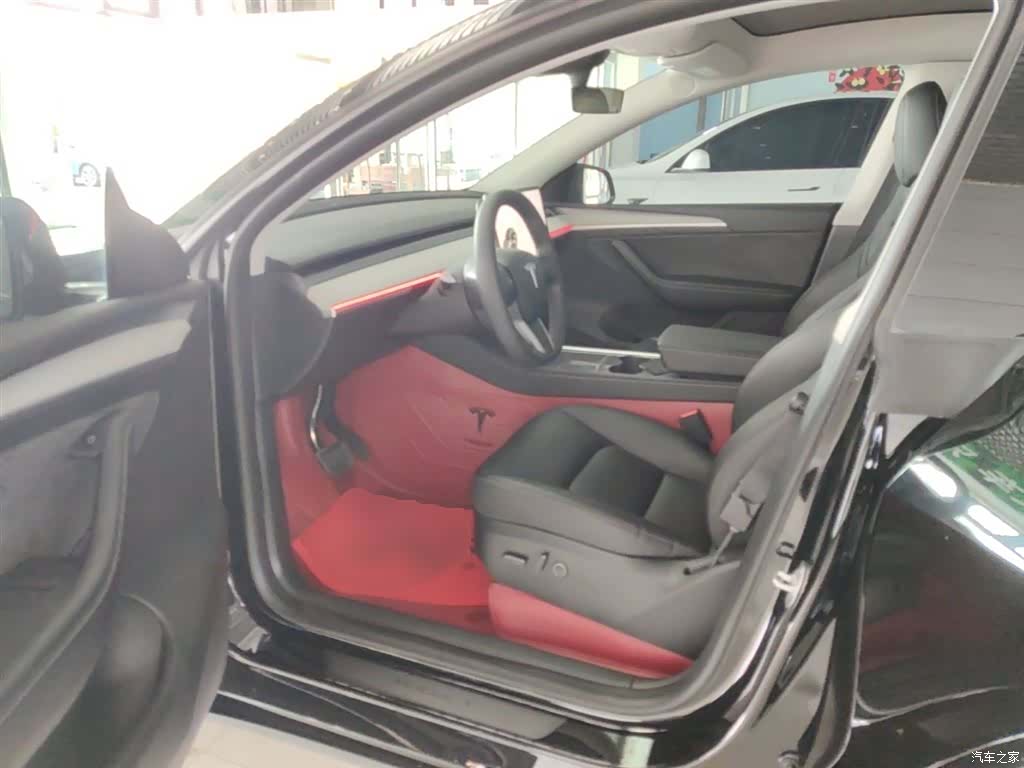 Tesla Model Y, 2024 16