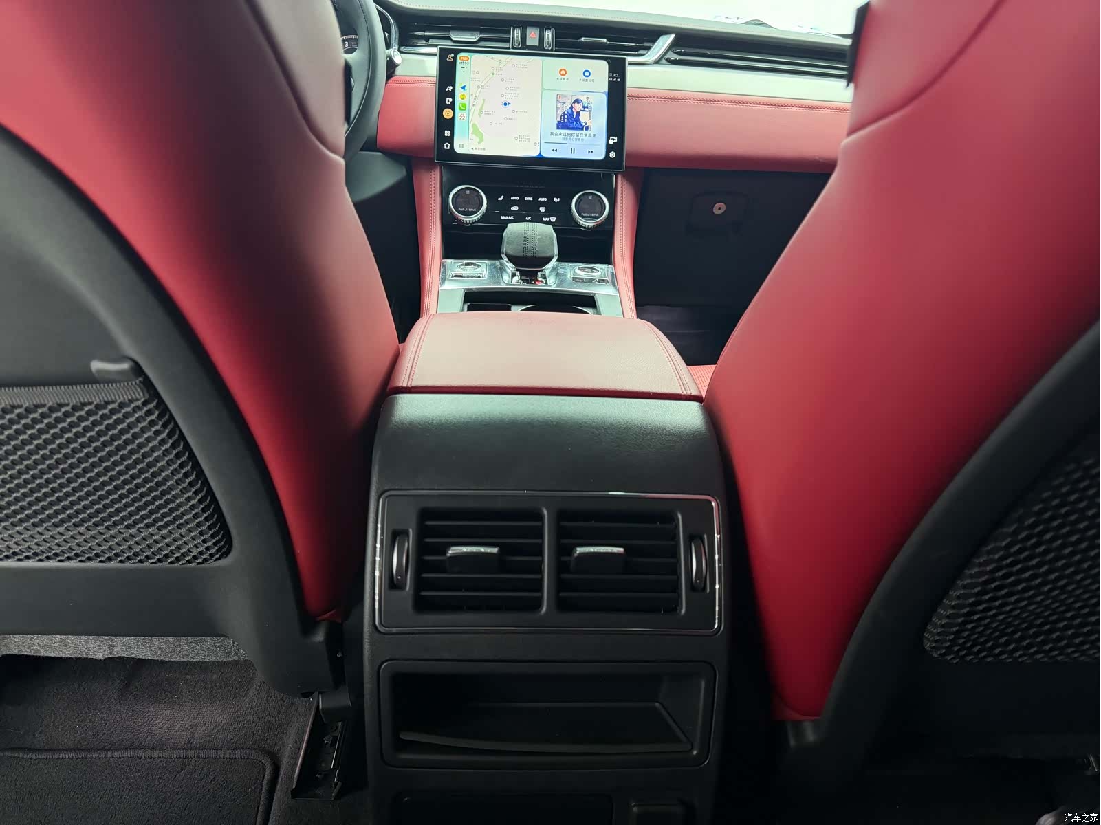 Jaguar F-PACE, 2024 4