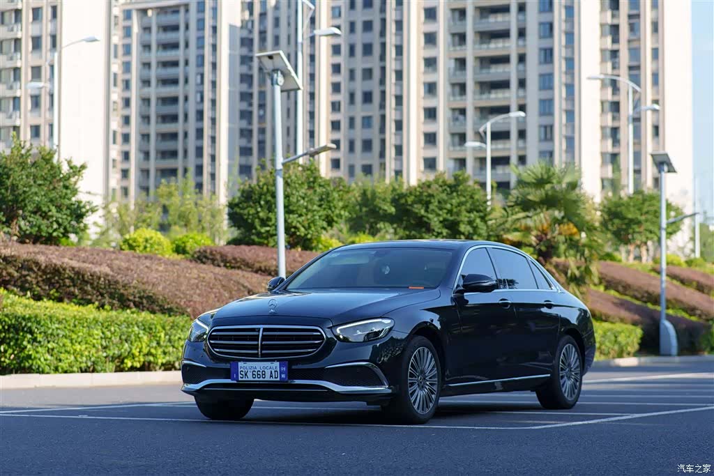 Mercedes-Benz E-Class, 2022 1