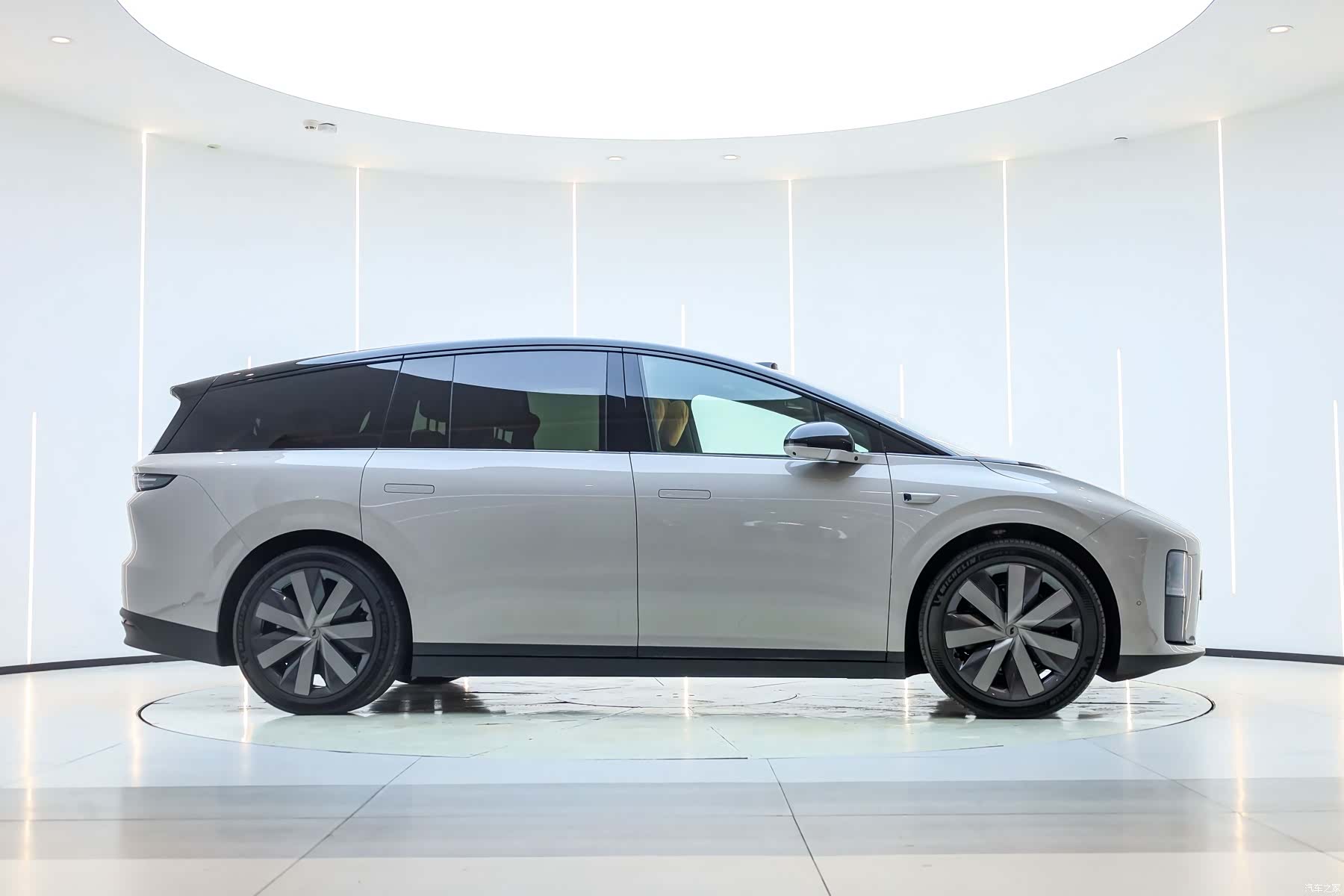 Li Auto i8, 2025 все фото