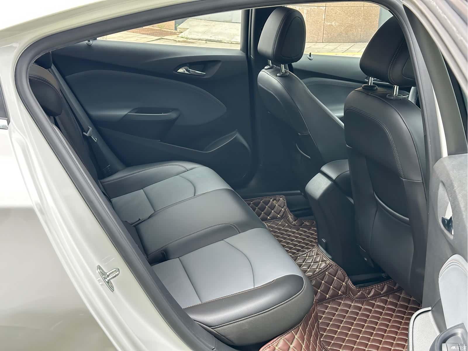 Chevrolet 320, 2018 7