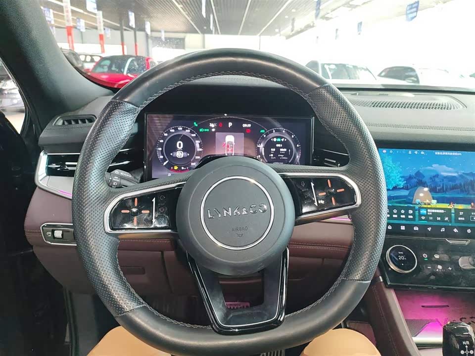Lynk & Co 09