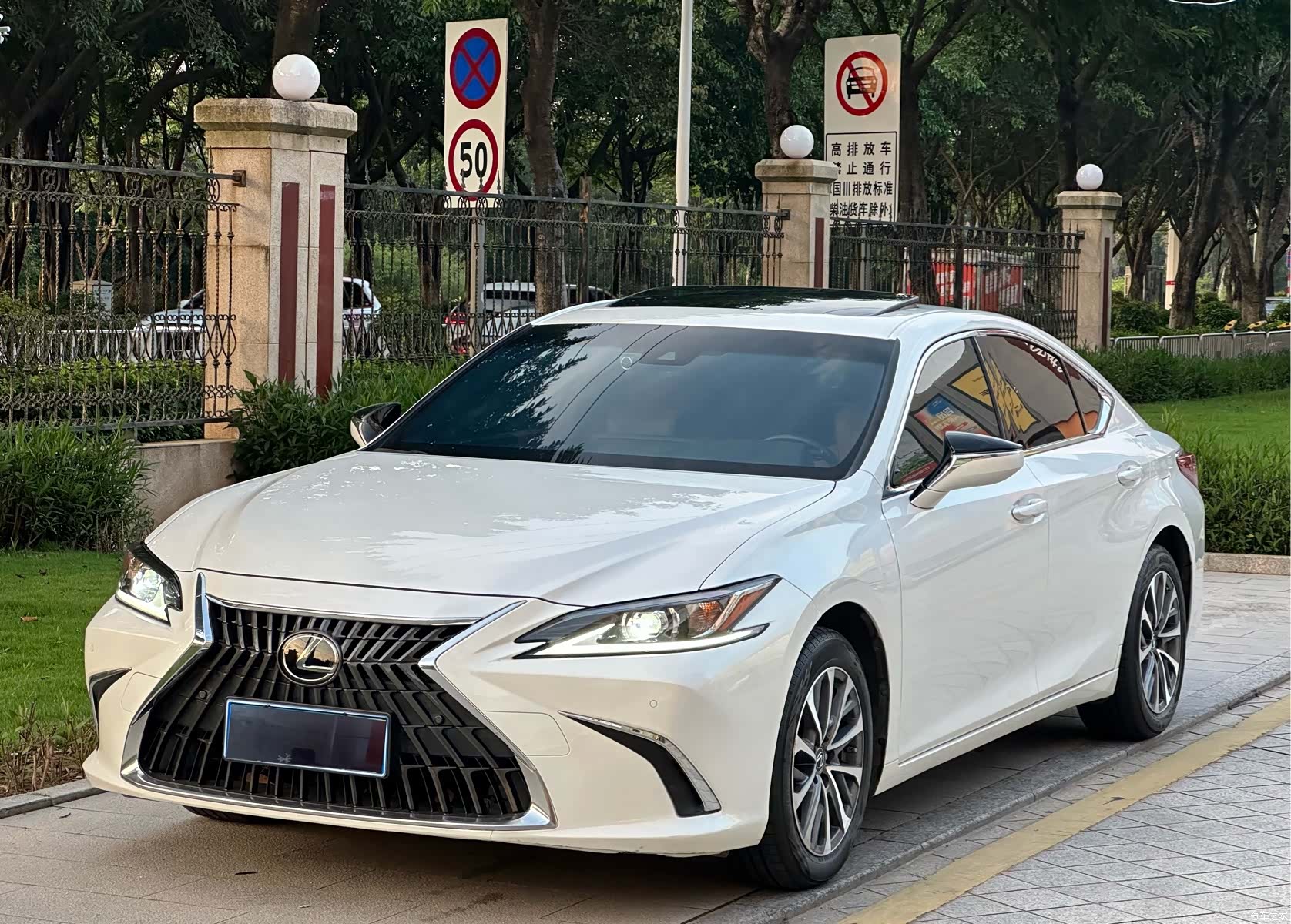 Lexus ES, 2022 1