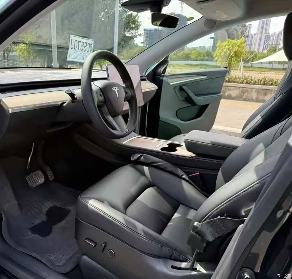 Tesla Model Y, 2022 4