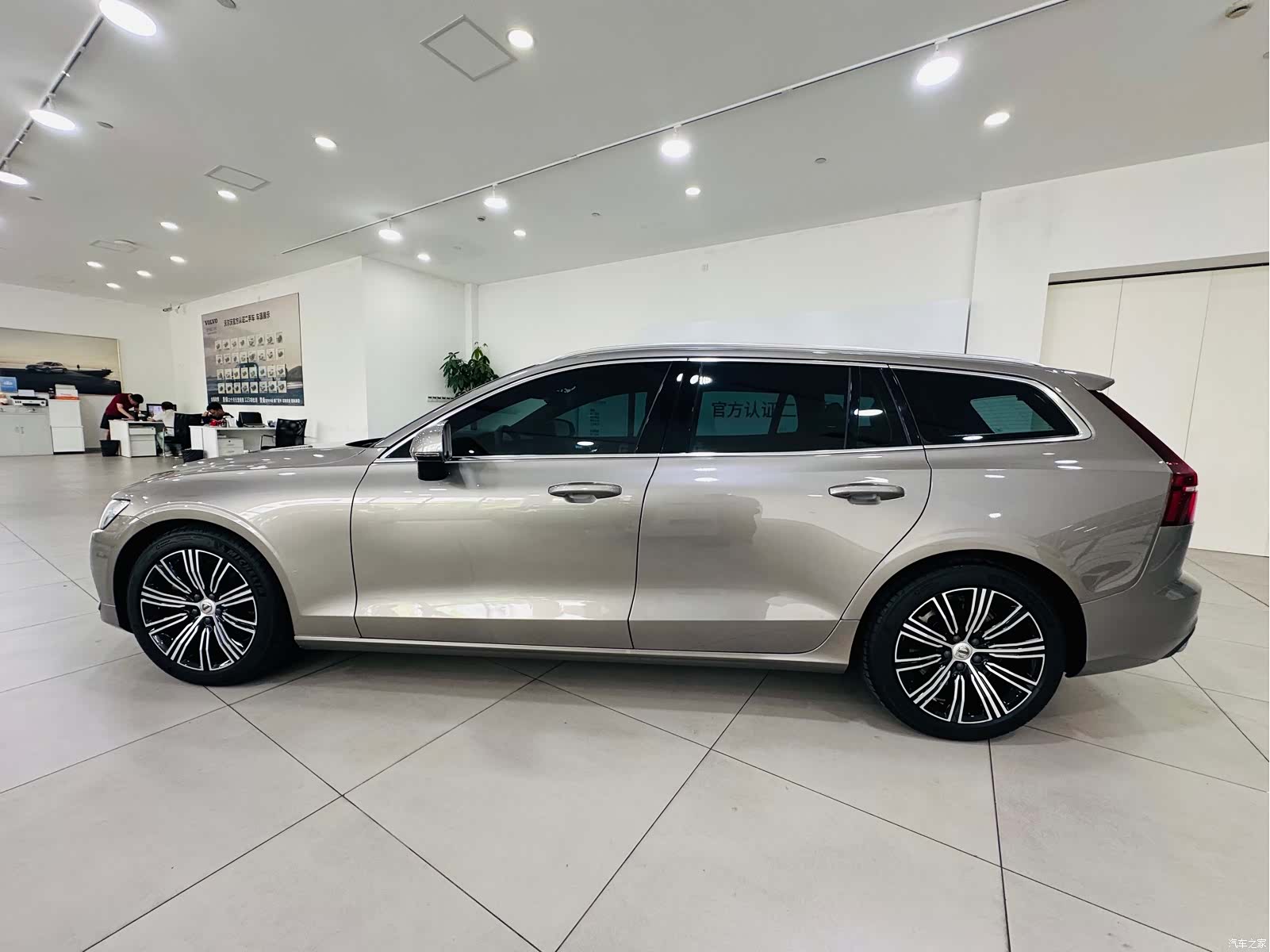 Volvo V60, 2021 8