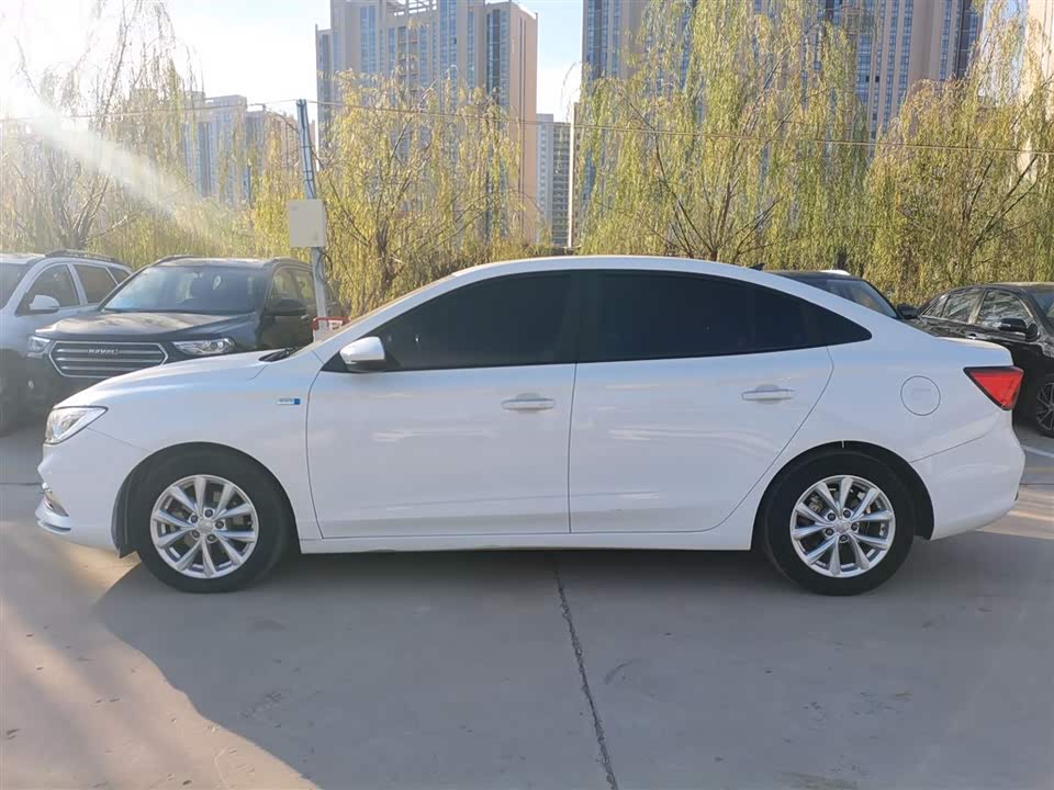 Roewe i5