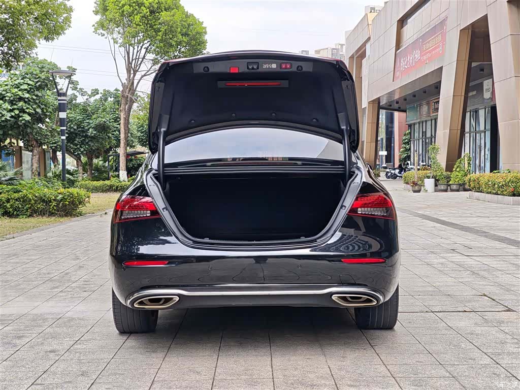 Mercedes-Benz E-Class, 2023 14