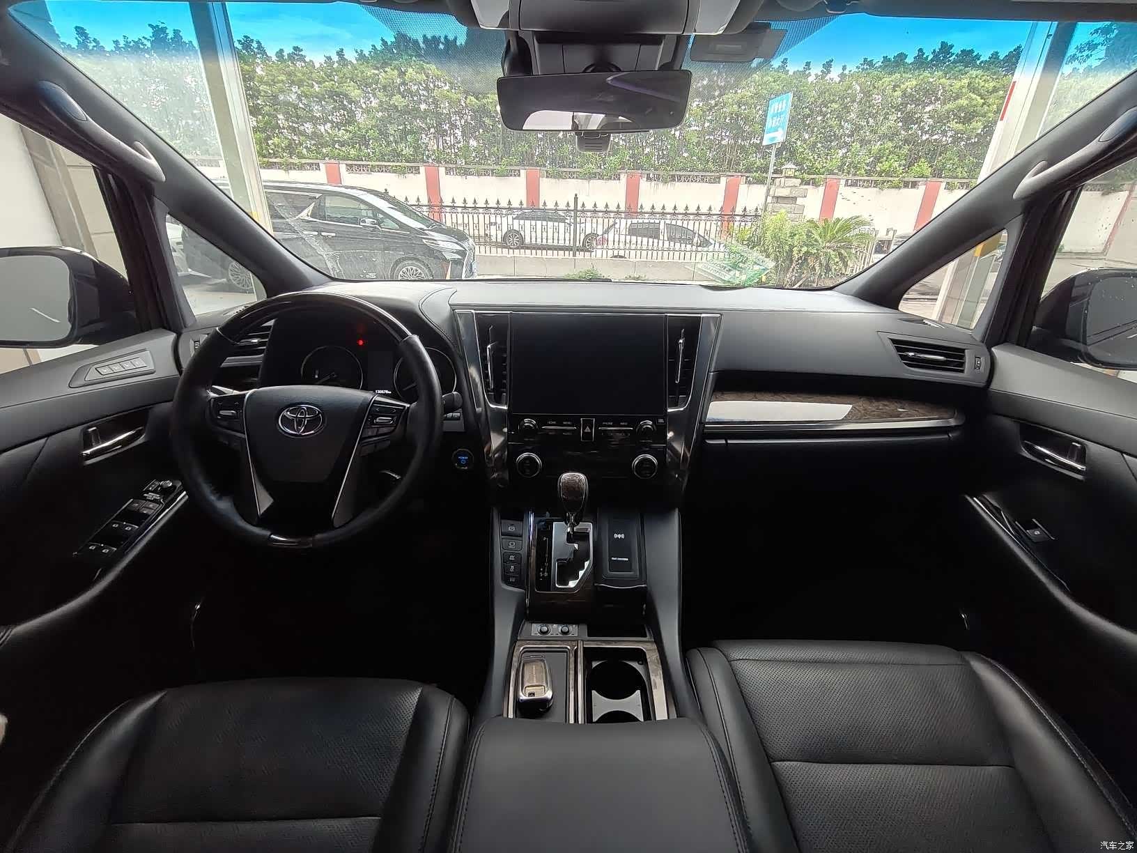 Toyota Alphard, 2020 11