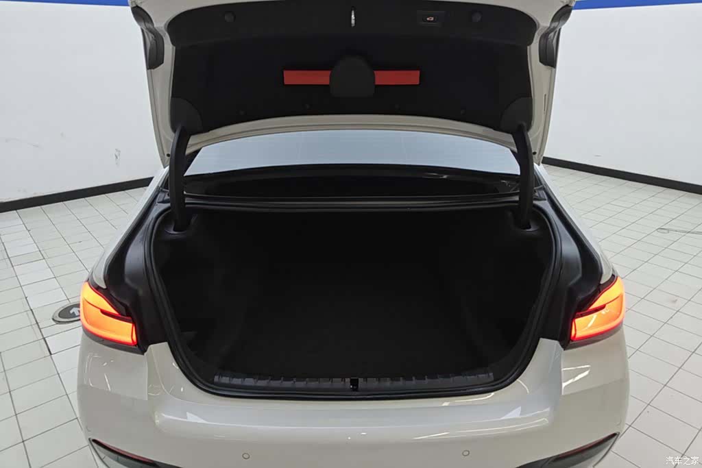 BMW 5 Series, 2023 4