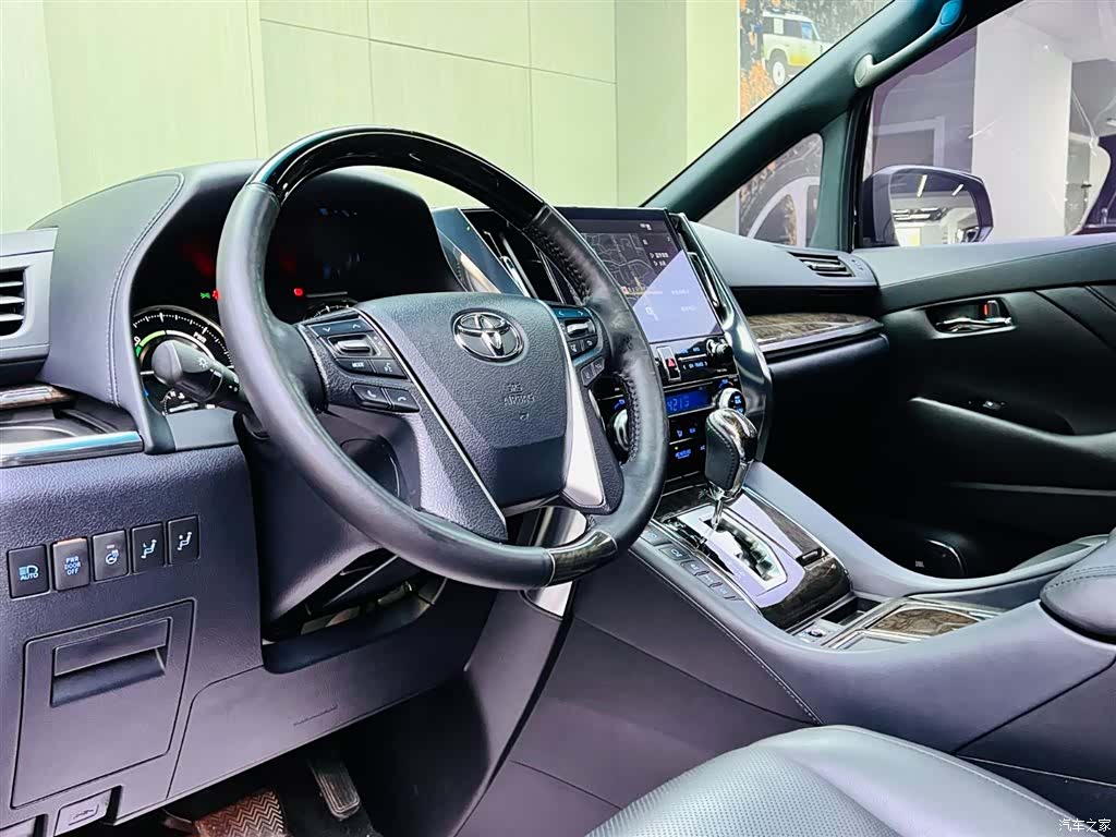 Toyota Vellfire, 2021 8