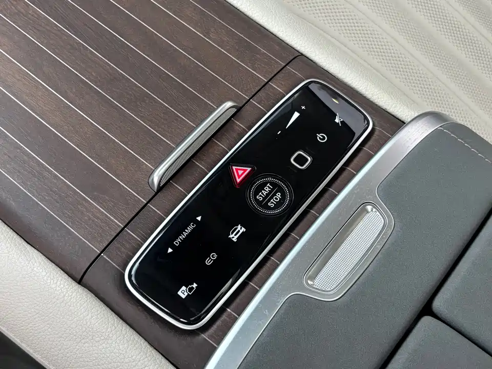 Mercedes-Benz EQS SUV