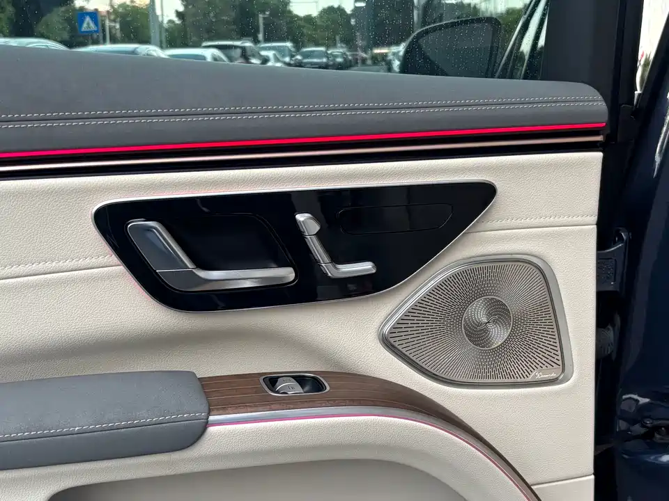 Mercedes-Benz EQS SUV