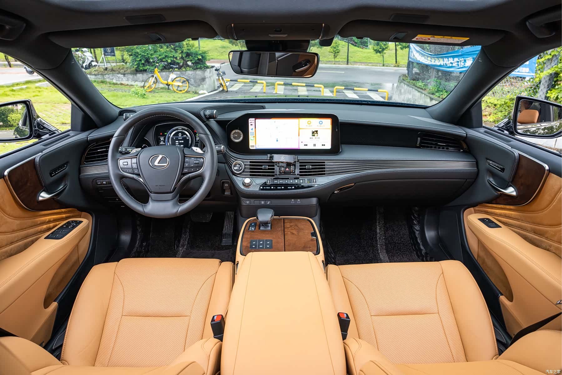Lexus LS, 2023 13