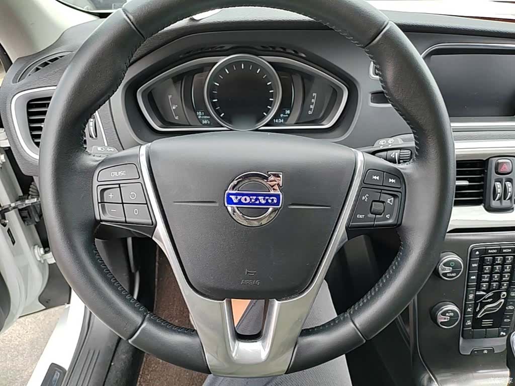 Volvo V40, 2015 11