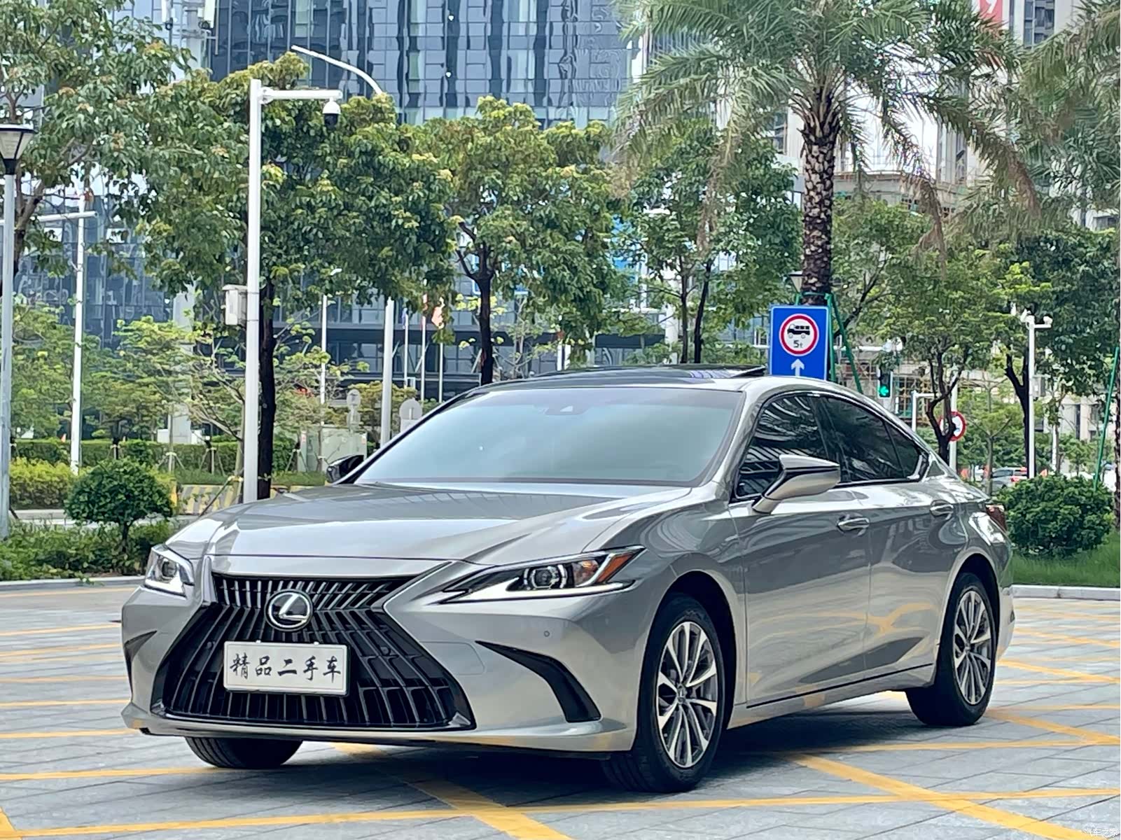 Lexus ES, 2023 1