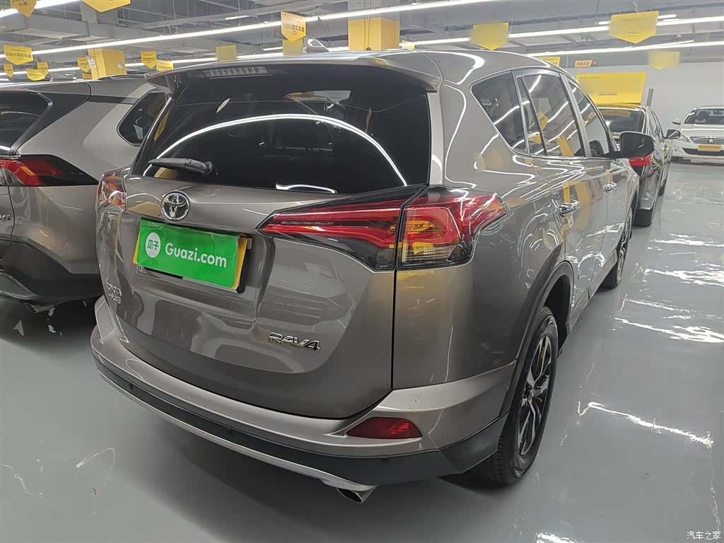 Toyota RAV4, 2018 все фото