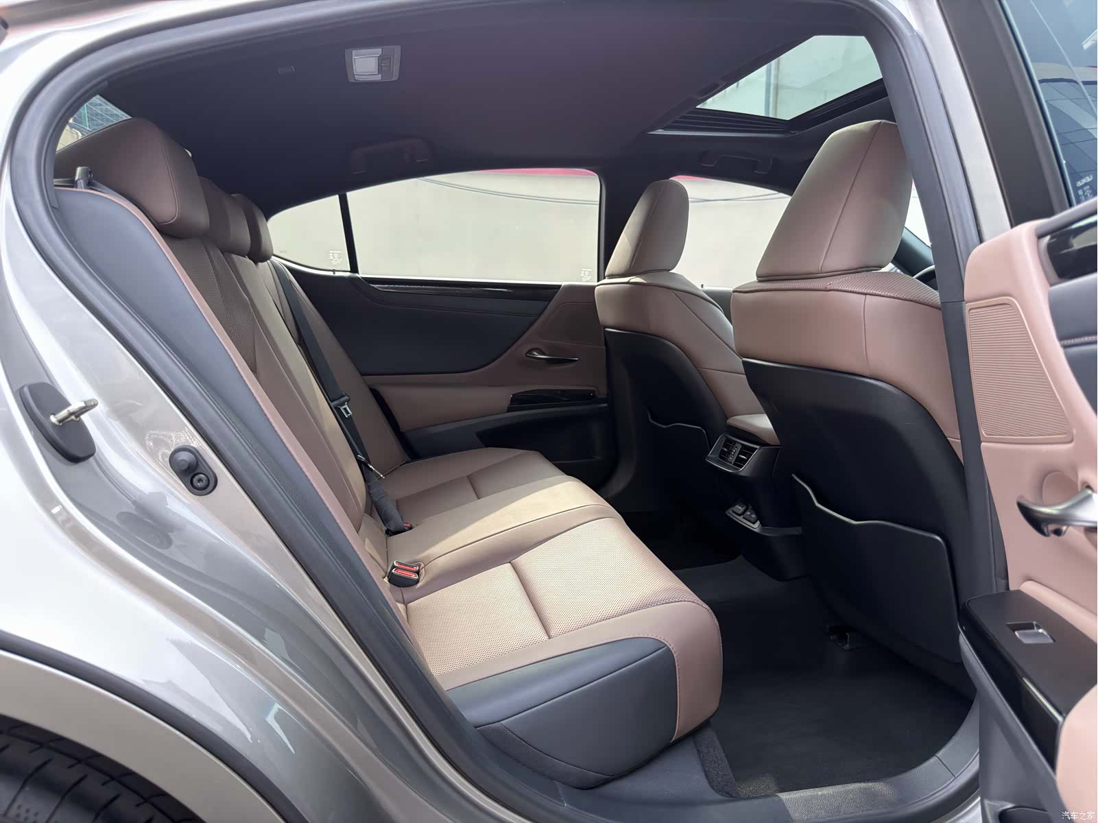 Lexus ES, 2024 9