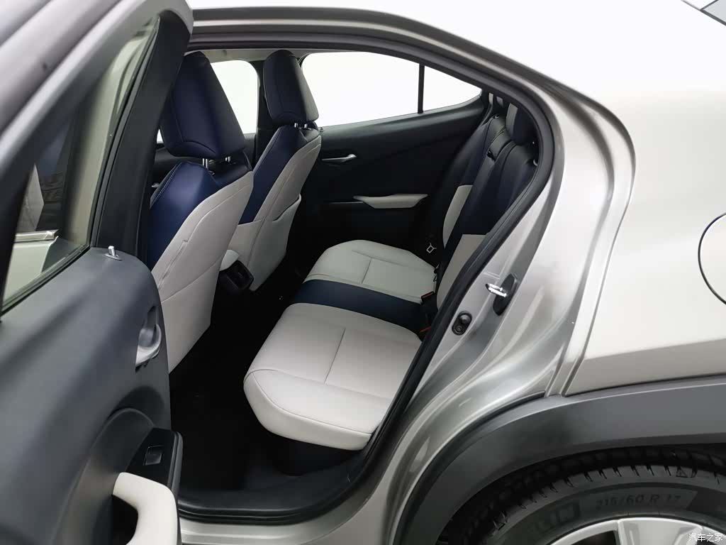 Lexus UX, 2020 15
