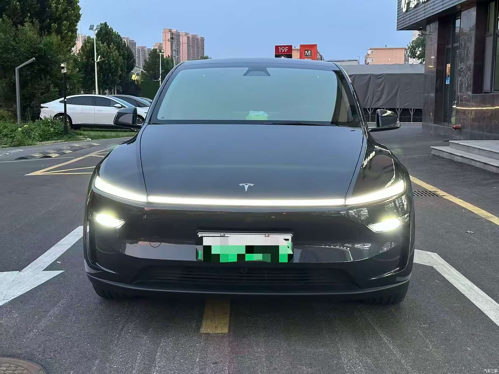 Tesla Model Y, 2025 2