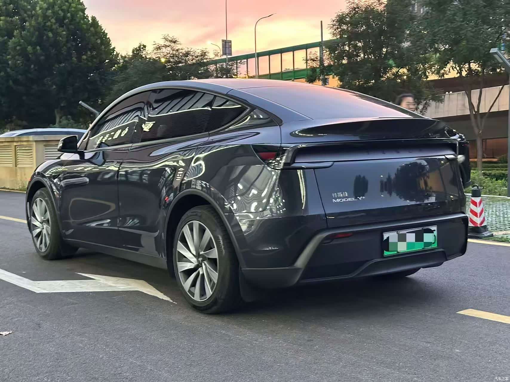 Tesla Model Y, 2025 6