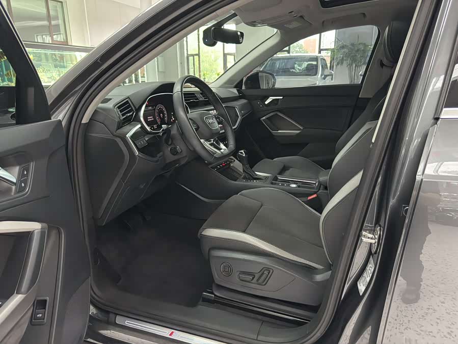 Audi Q3 2022, фото 6