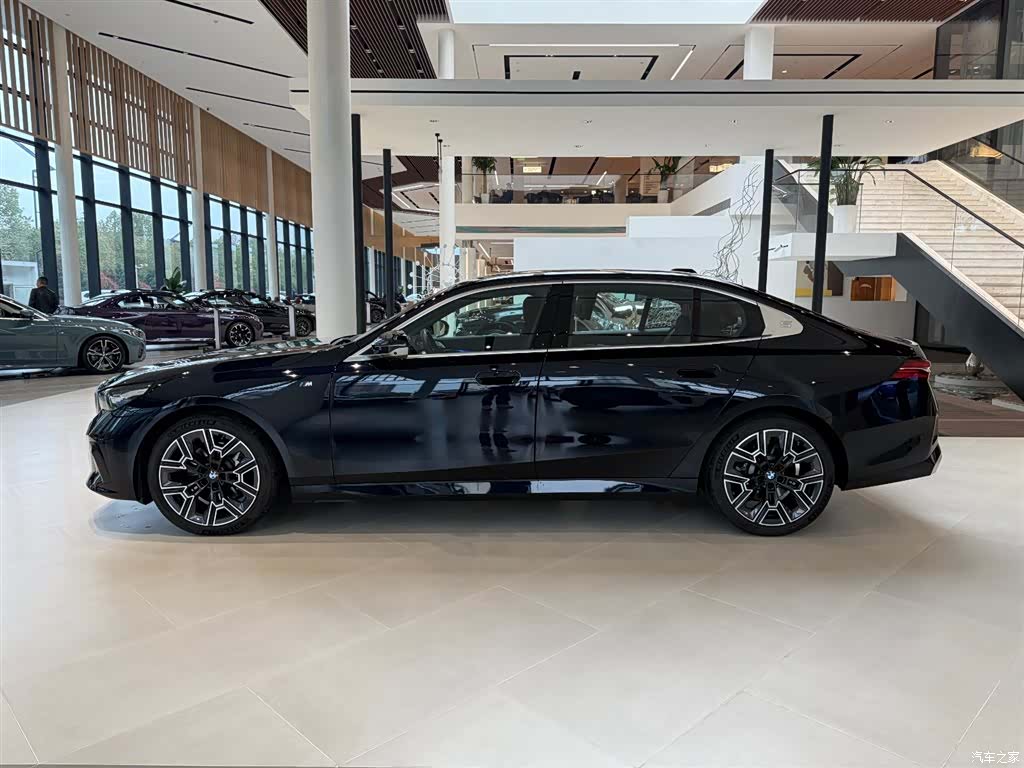 BMW 5 Series, 2025 2