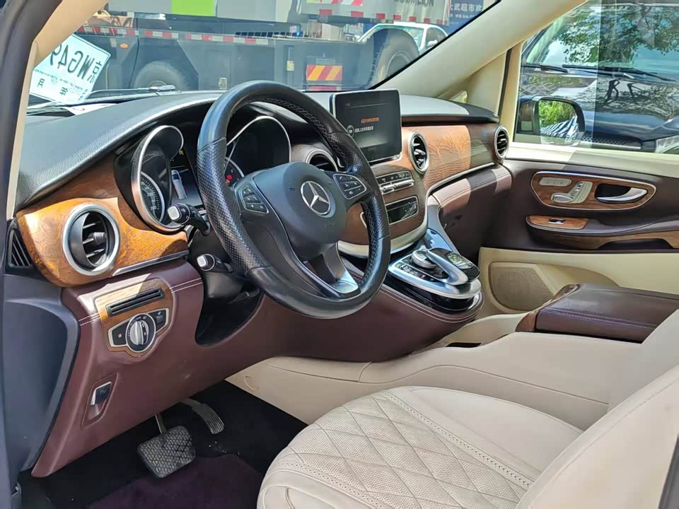 Mercedes-Benz V-class