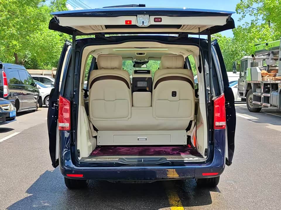 Mercedes-Benz V-class