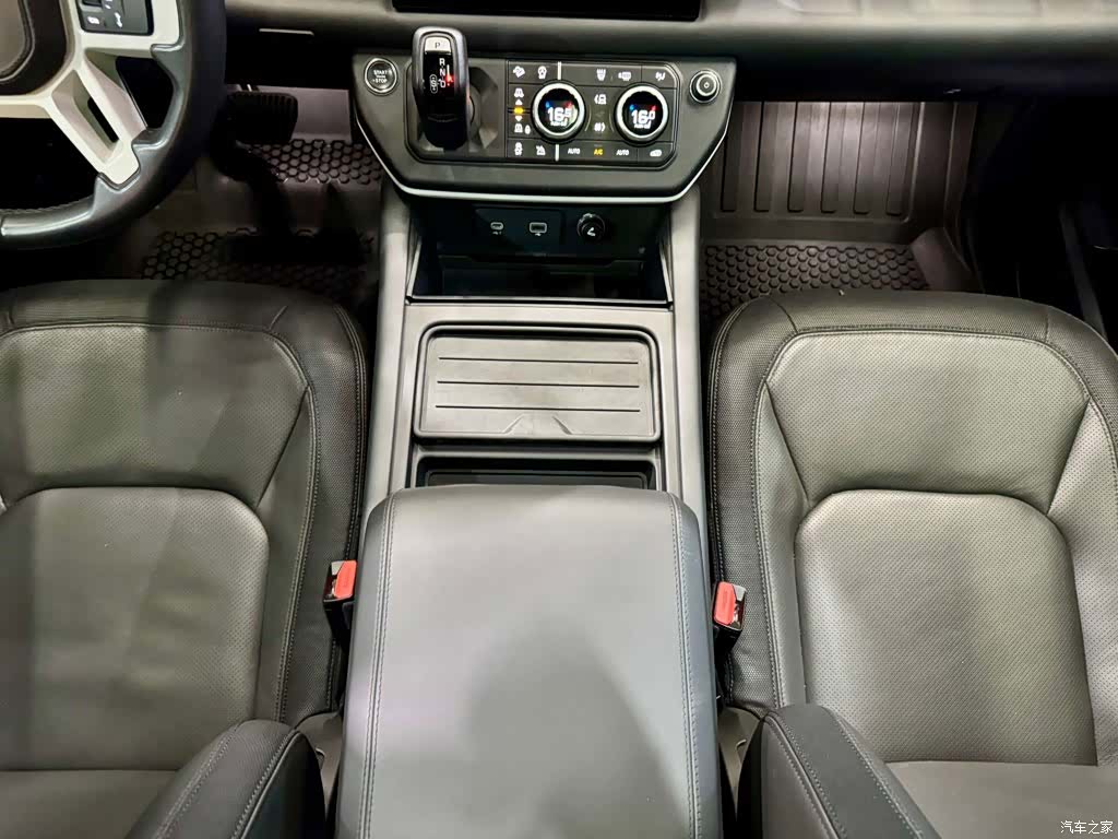 Land Rover Defender, 2023 29