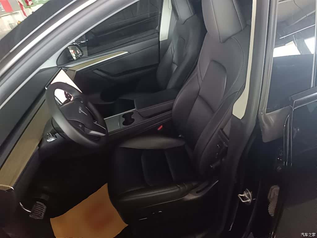 Tesla Model Y, 2023 15