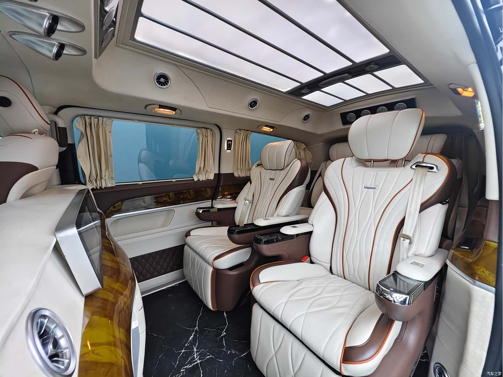 Mercedes-Benz V-Class, 2020 16