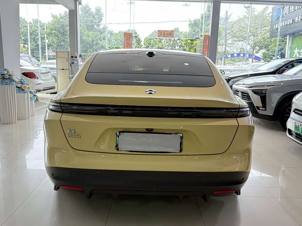 NIO ET5