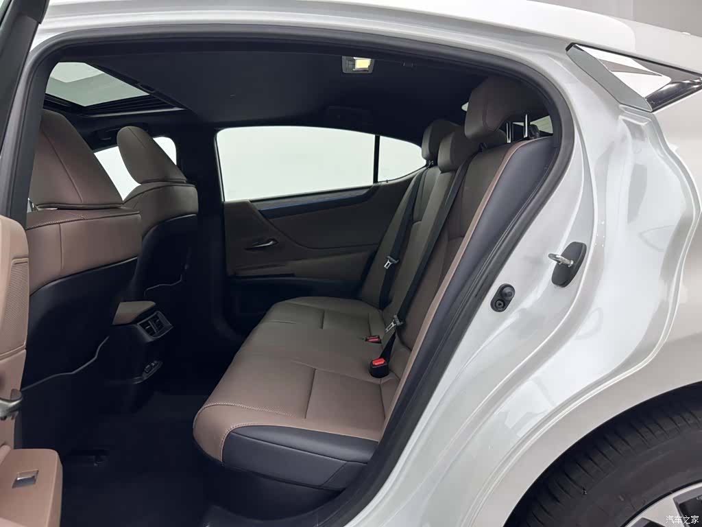 Lexus ES, 2025 20