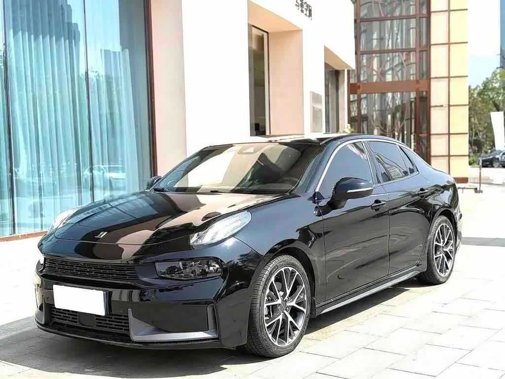 Lynk & Co 03