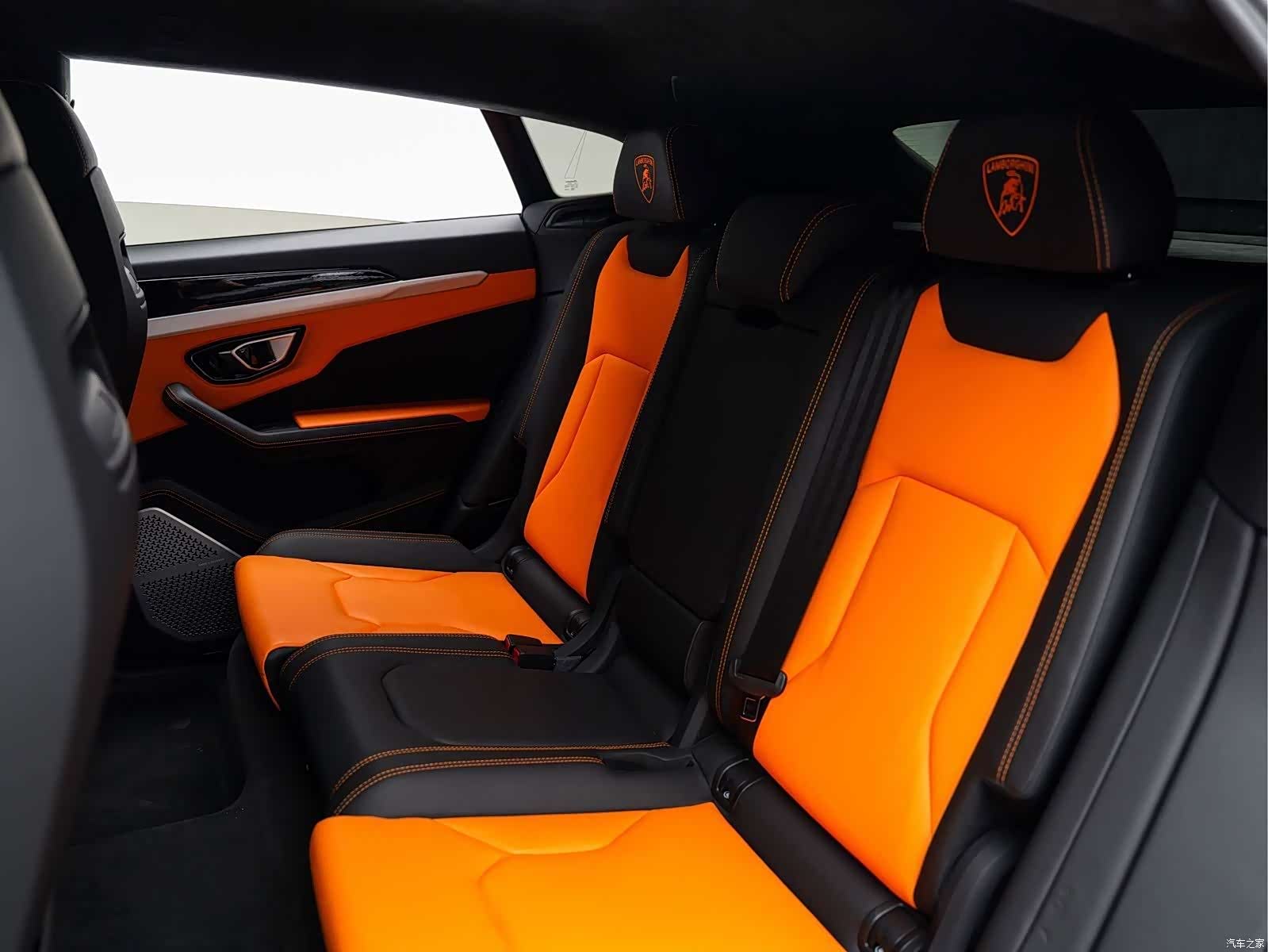 Lamborghini Urus, 2023 все фото