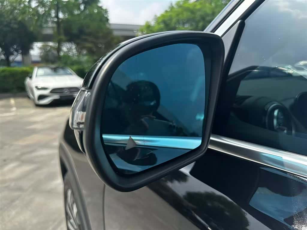 Mercedes-Benz GLB, 2024 10