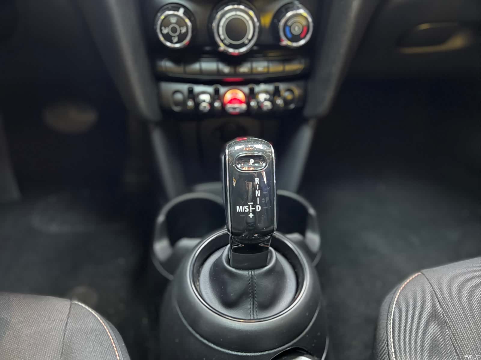 Mini ONE, 2019 14