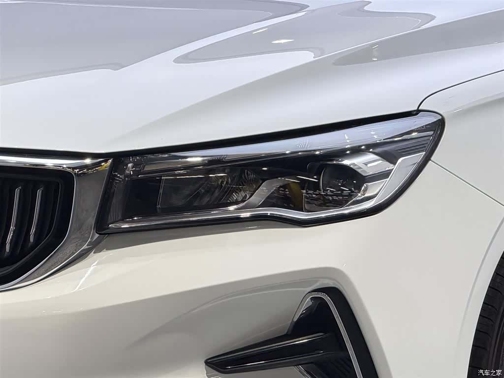 Geely Emgrand, 2022 все фото