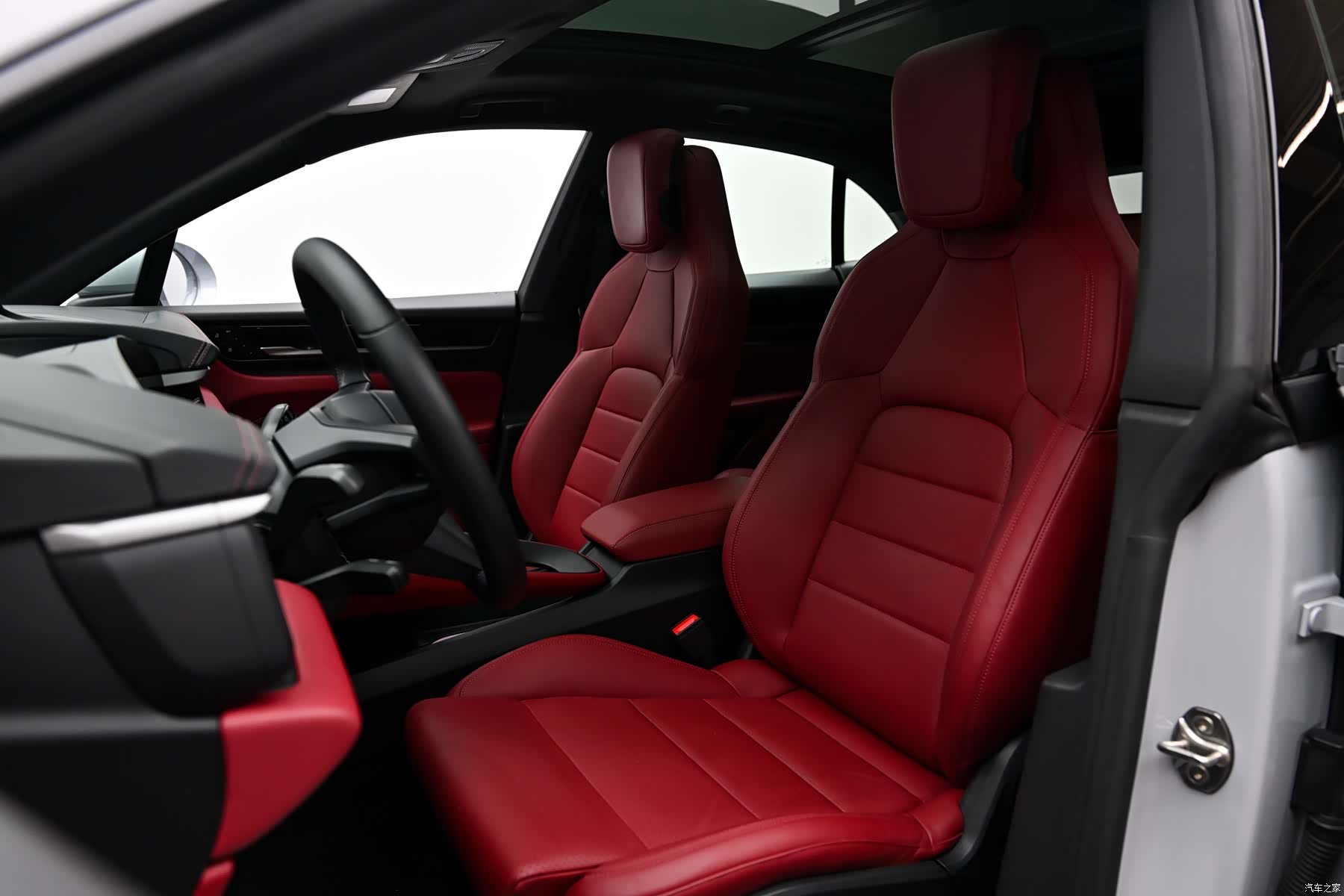 Porsche Macan, 2025 11