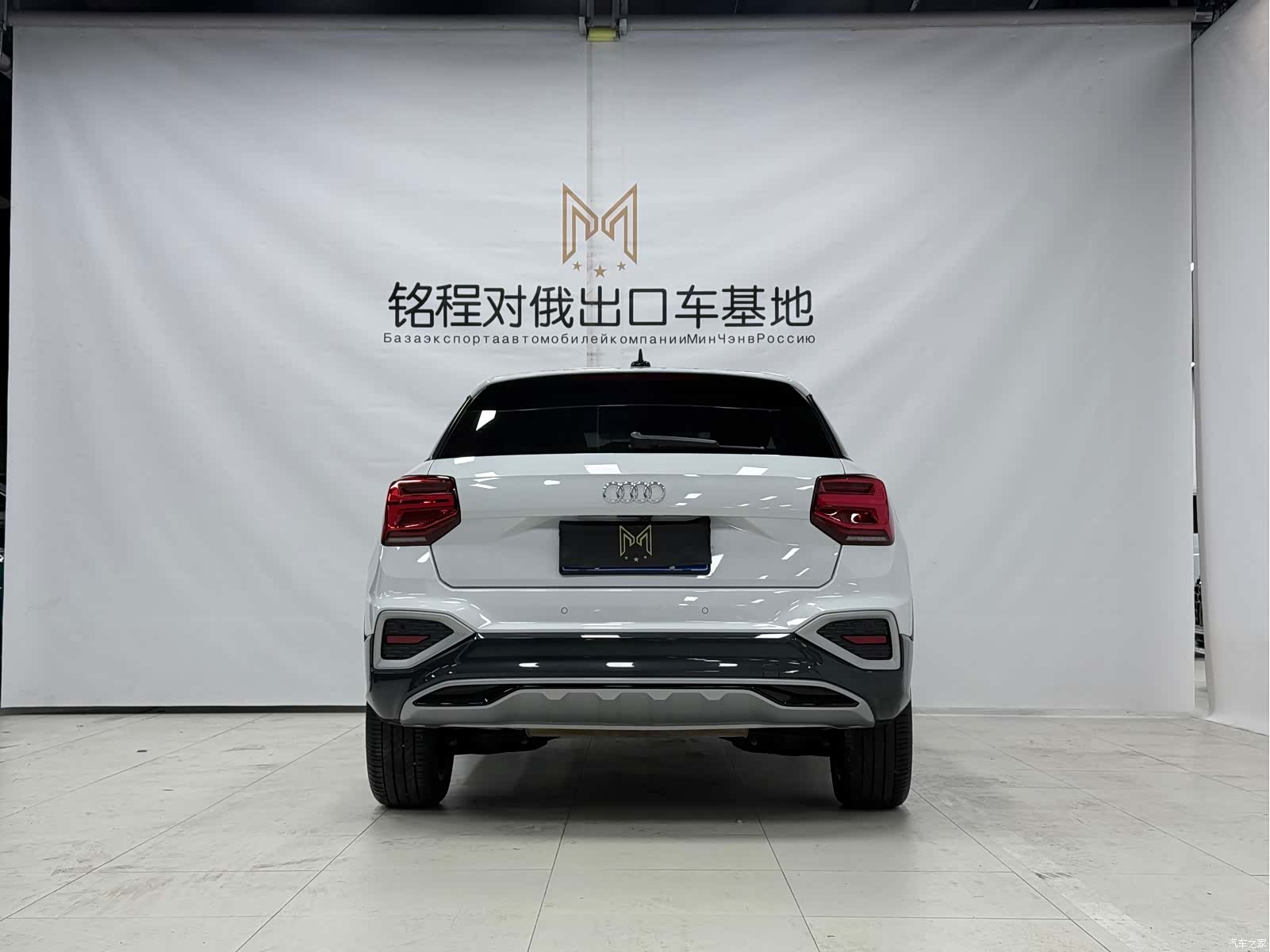 Audi Q2L, 2023 все фото
