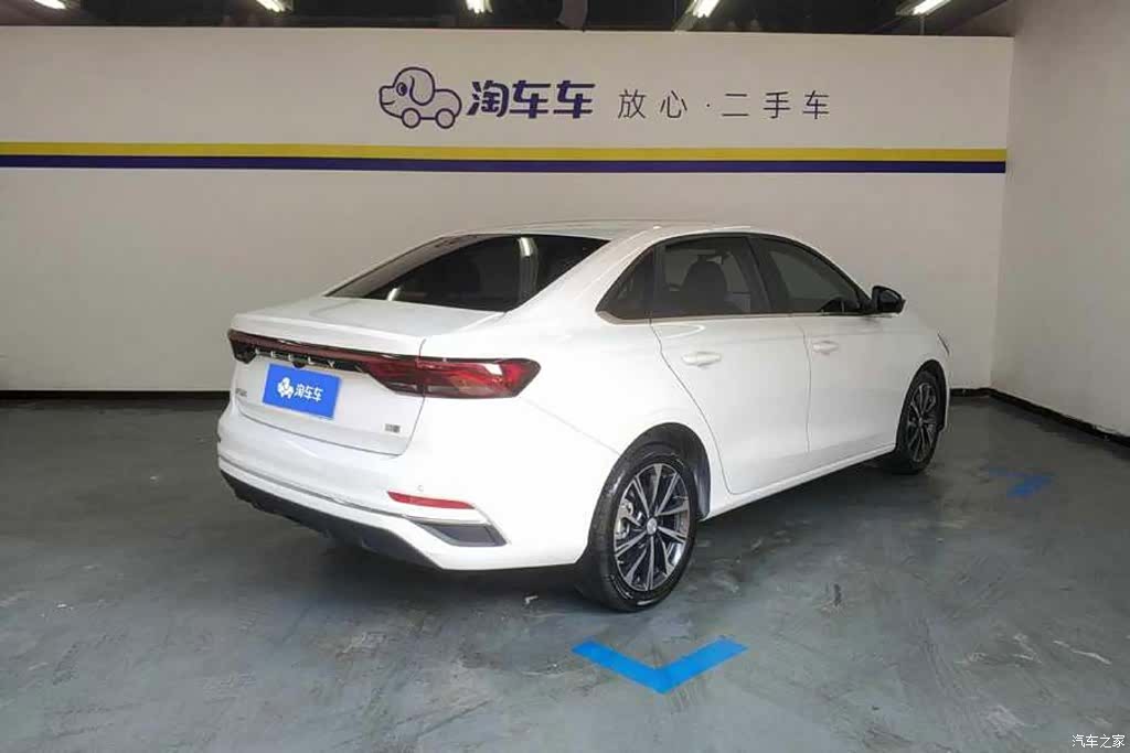 Geely Emgrand, 2022 3