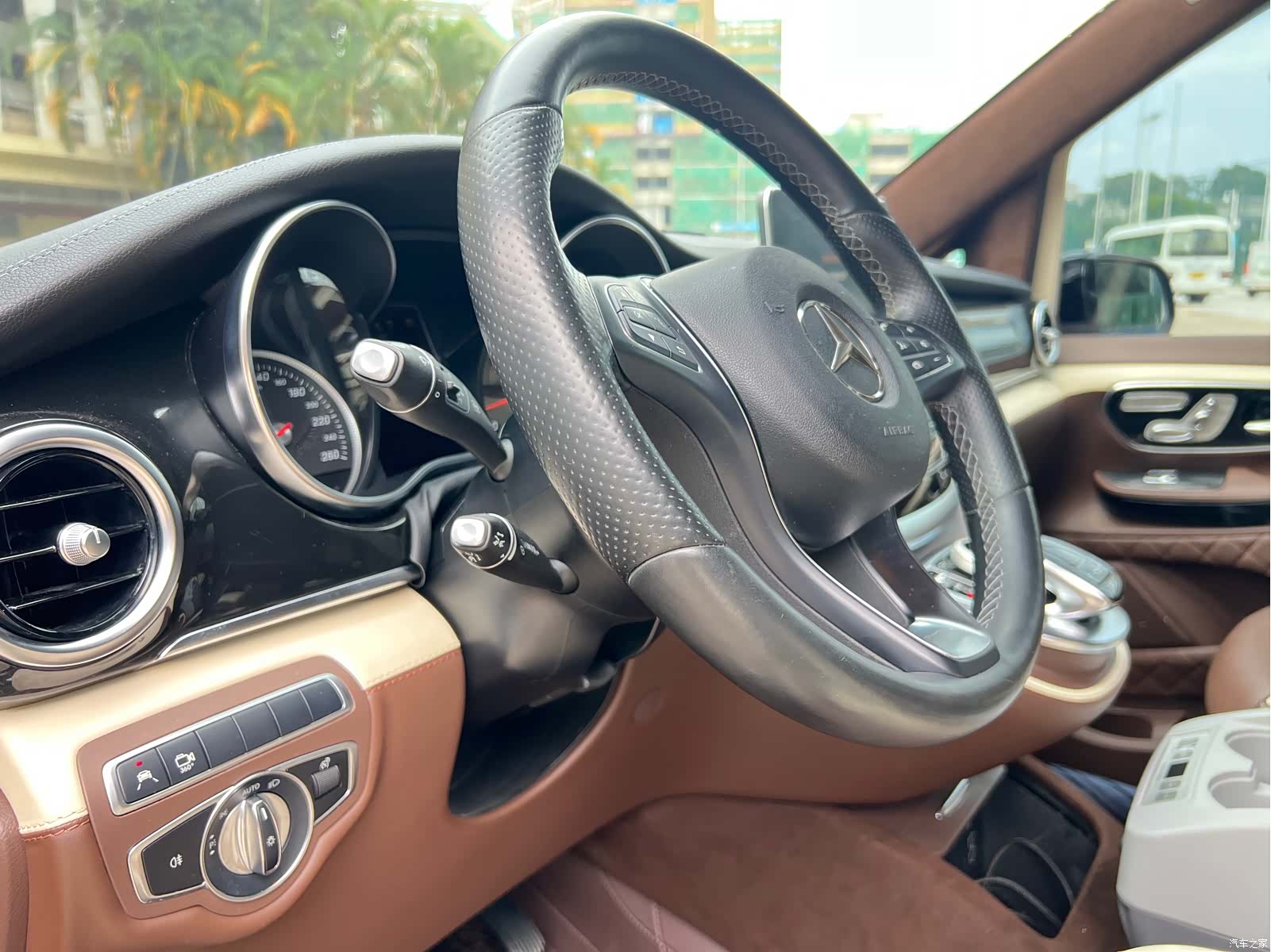 Mercedes-Benz V-Class, 2019 8